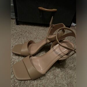 Heels Tan, size: 9.5